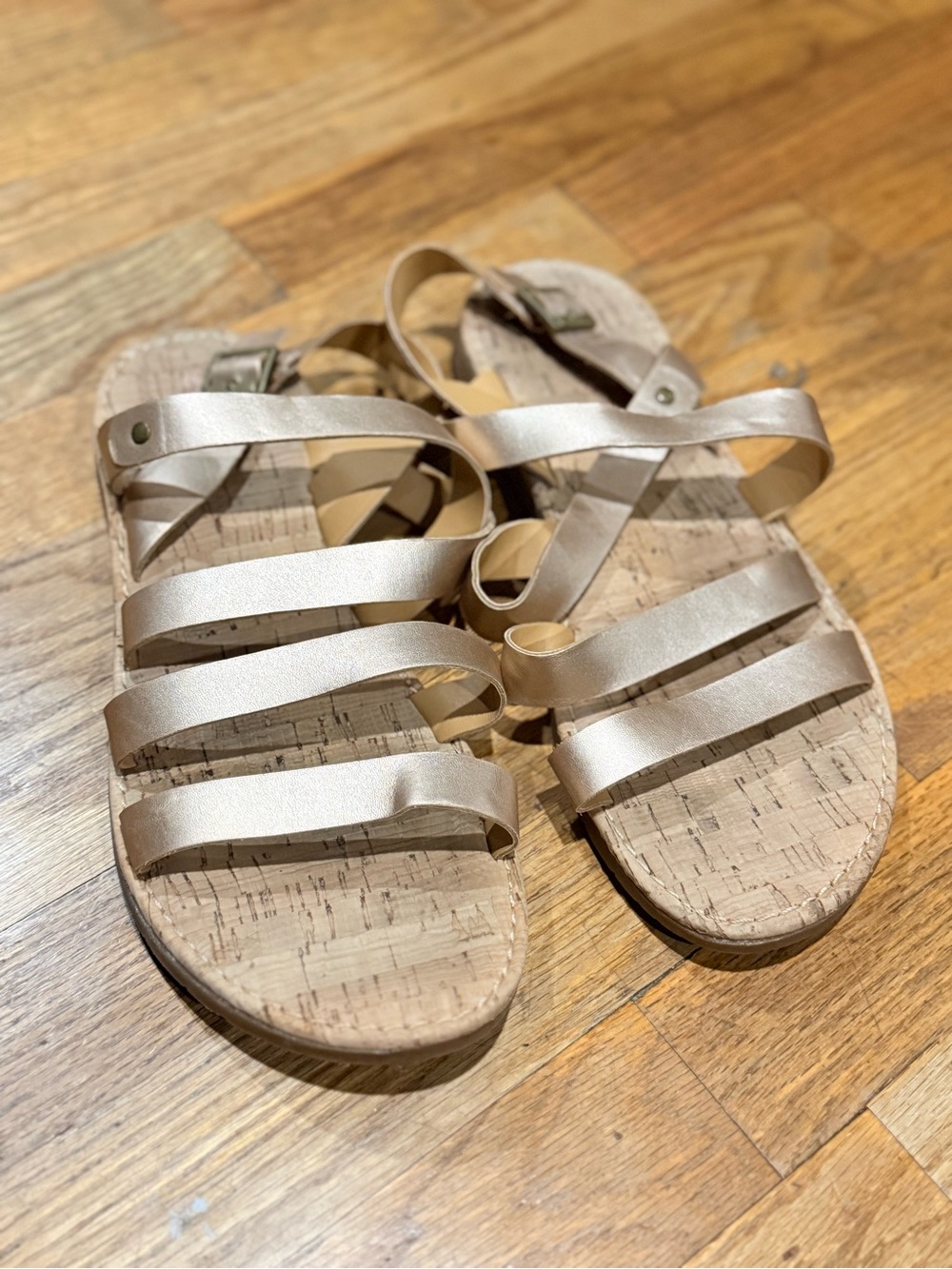 Kork-Ease Korks Pasha sandals in a metallic gold color Size 11